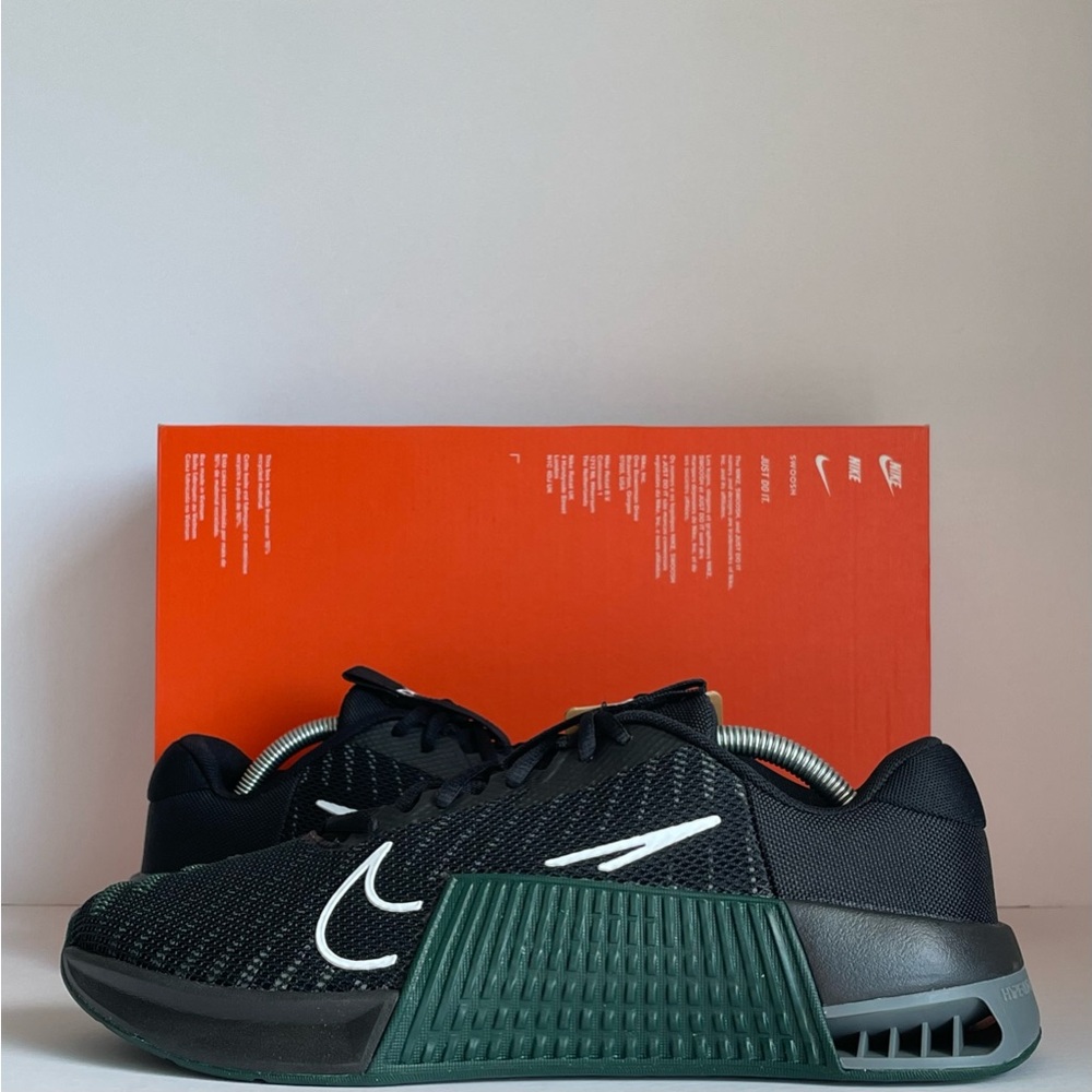 Nike Men's Black and Green Metcon 9 shoes